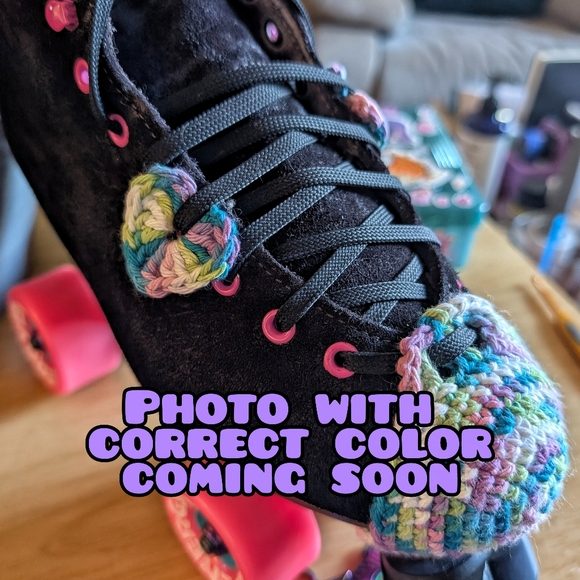 NEW, Crochet roller skate toe guards and heart lace charms, handmade - Picture 7 of 7